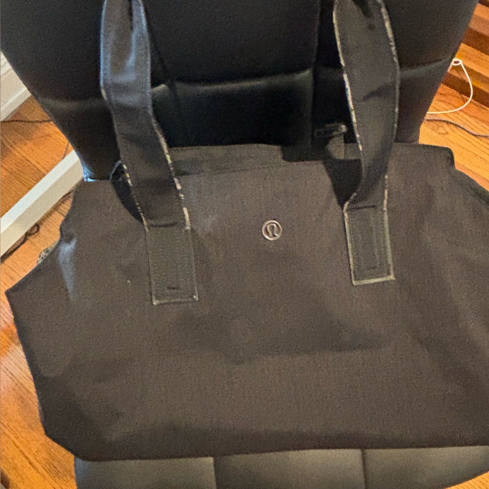 Lululemon Weekender Black Bag with Multiple Compartments Go getter 25L